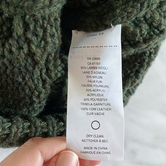 Pendleton Wool Beanie with Pom-Pom - Picture 4 of 4